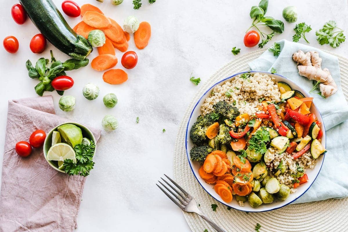Les meilleures stratégies pour garder un poids de forme et booster ses performances grâce à une alimentation adaptée