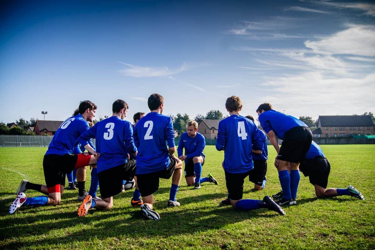 Découvrez les particularités des sports collectifs, individuels et en salle